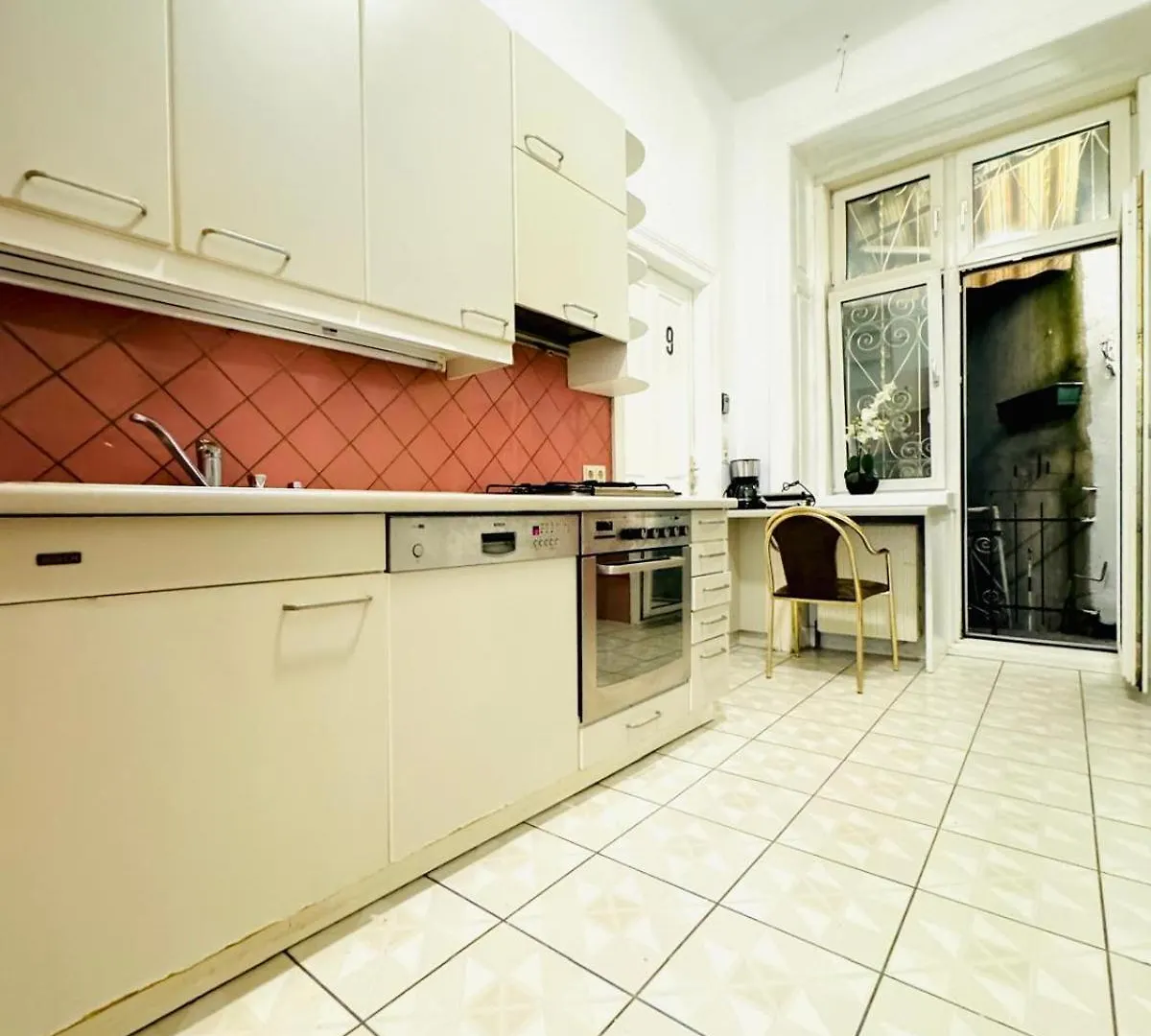 Cozy 9Br Shared Apartment, Only 12Min Walk To Augarten Viena 0*,