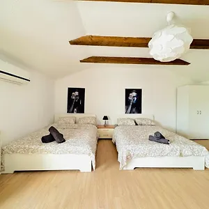 Apartment Cozy In A For Groups, 16-mins To Blumengaerten, Wien