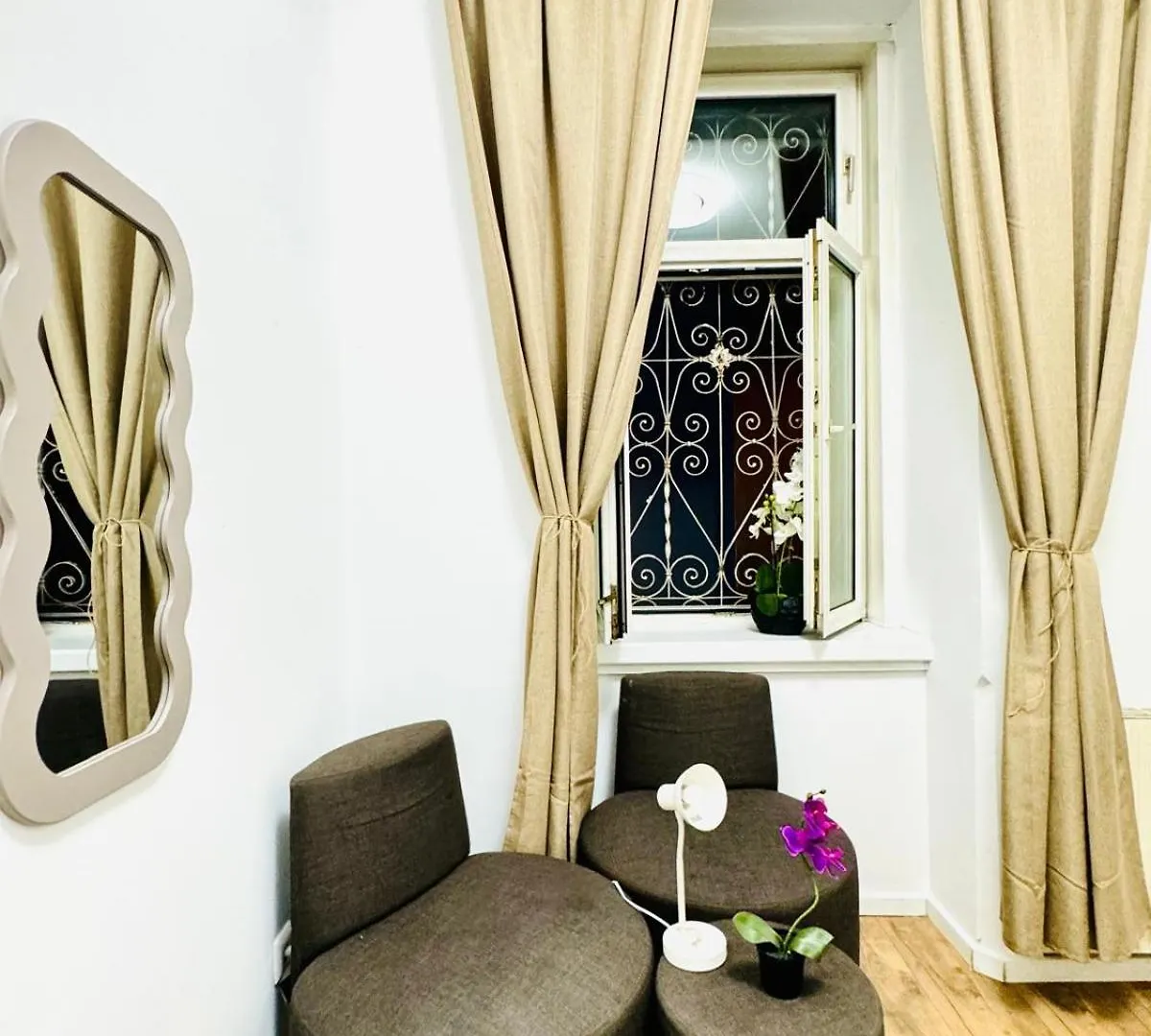Cozy 9Br Shared Apartment, Only 12Min Walk To Augarten Vienna Apartment
