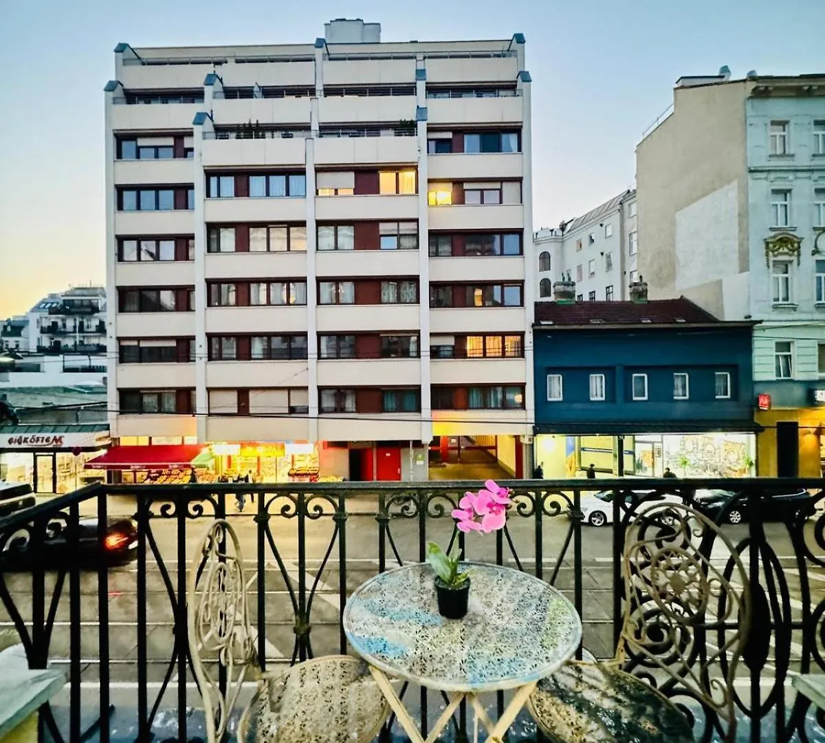 Cozy 9Br Shared Apartment, Only 12Min Walk To Augarten Vienna Apartment