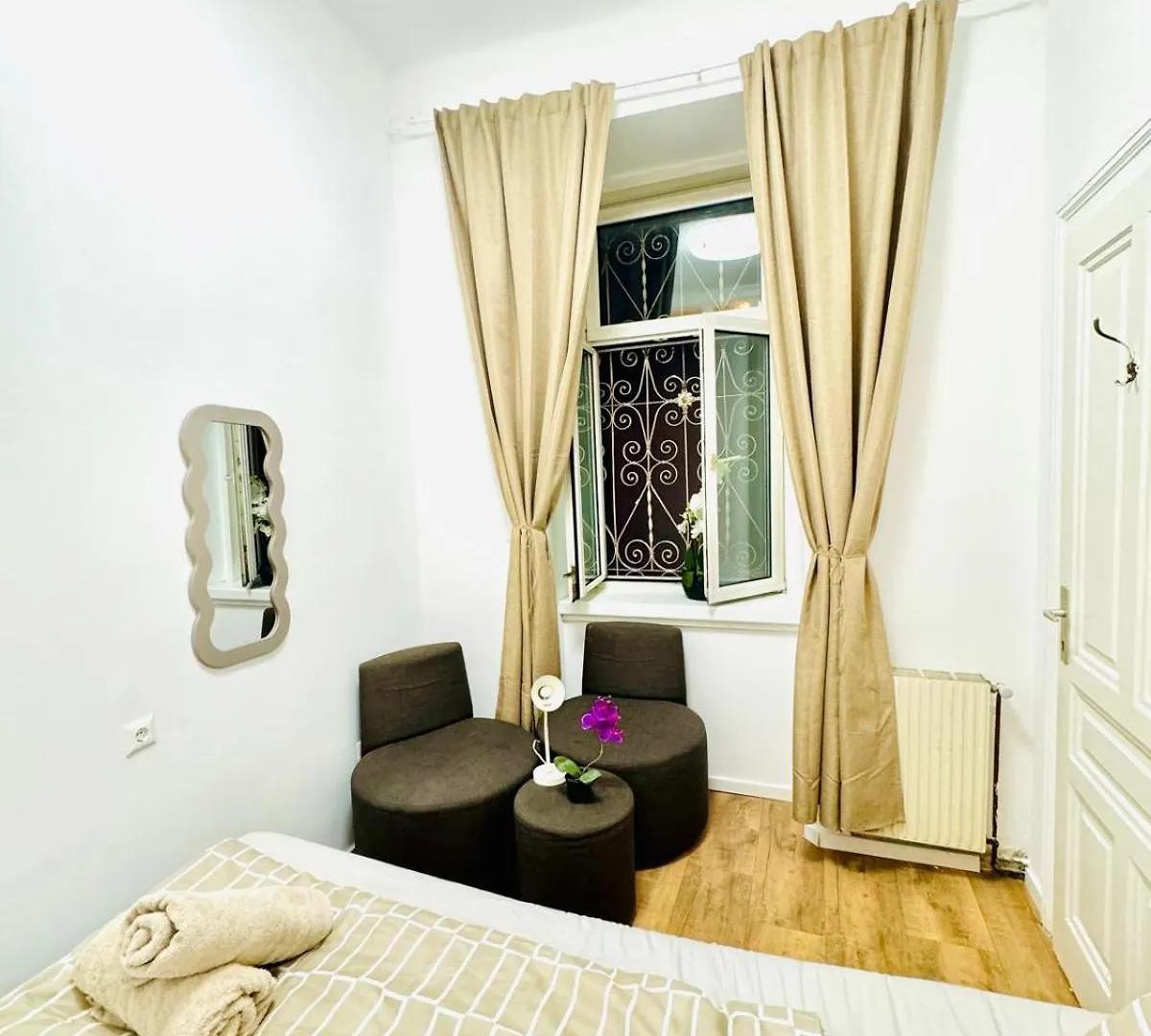 Cozy 9Br Shared Apartment, Only 12Min Walk To Augarten Wien Apartment