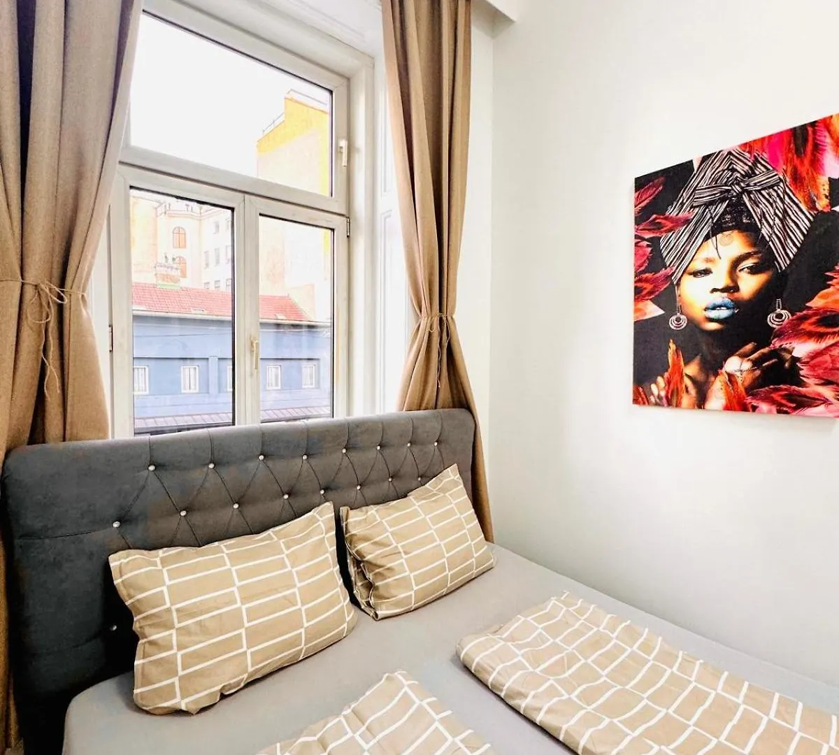 Apartman Cozy 9Br Shared Apartment, Only 12Min Walk To Augarten Bécs