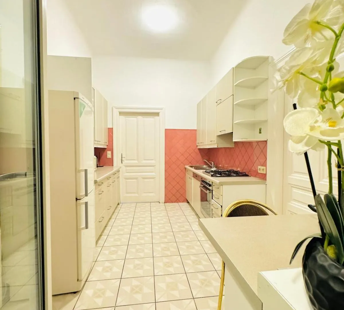 Cozy 9Br Shared Apartment, Only 12Min Walk To Augarten Bécs Ausztria